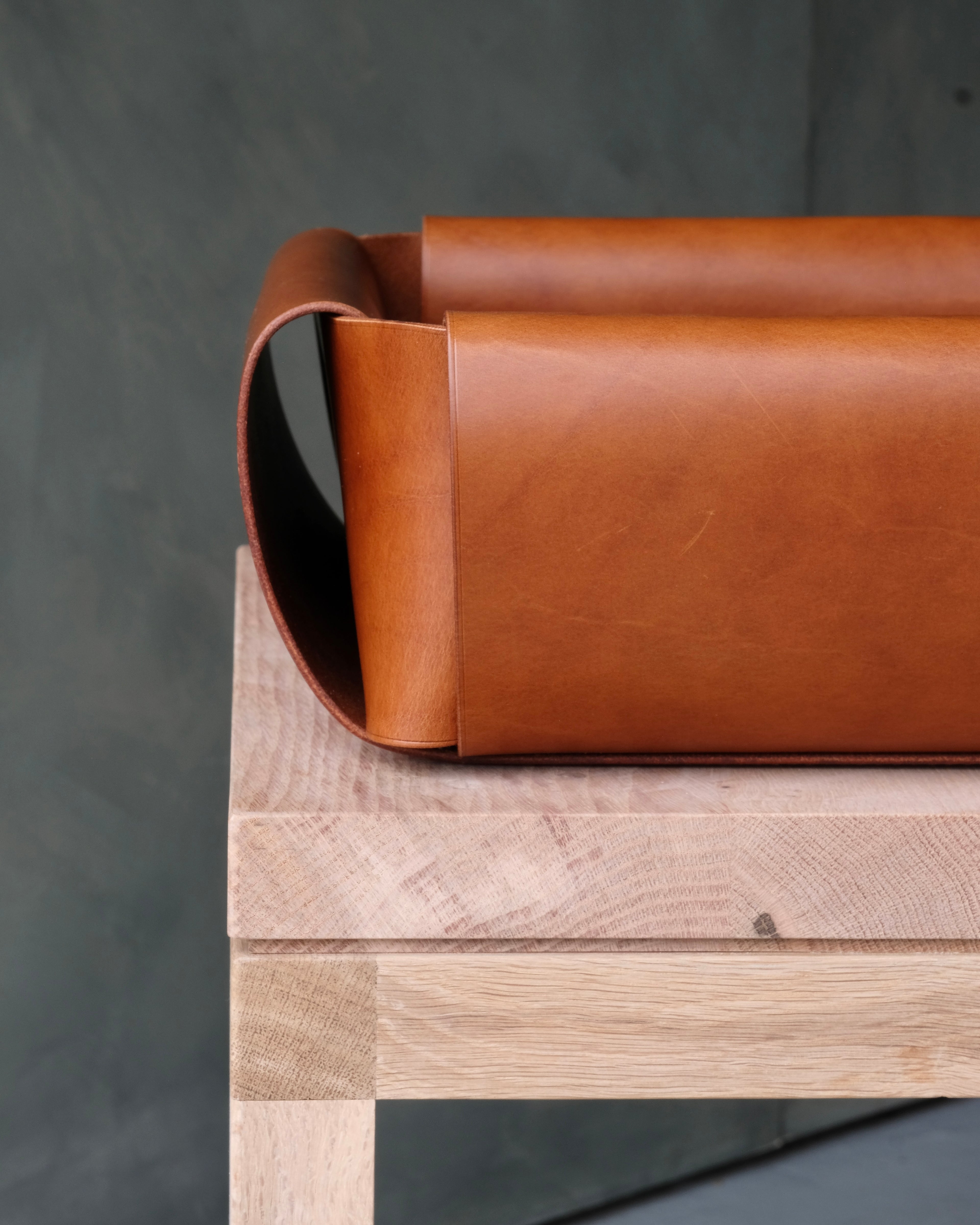 Medium Assembly Tray