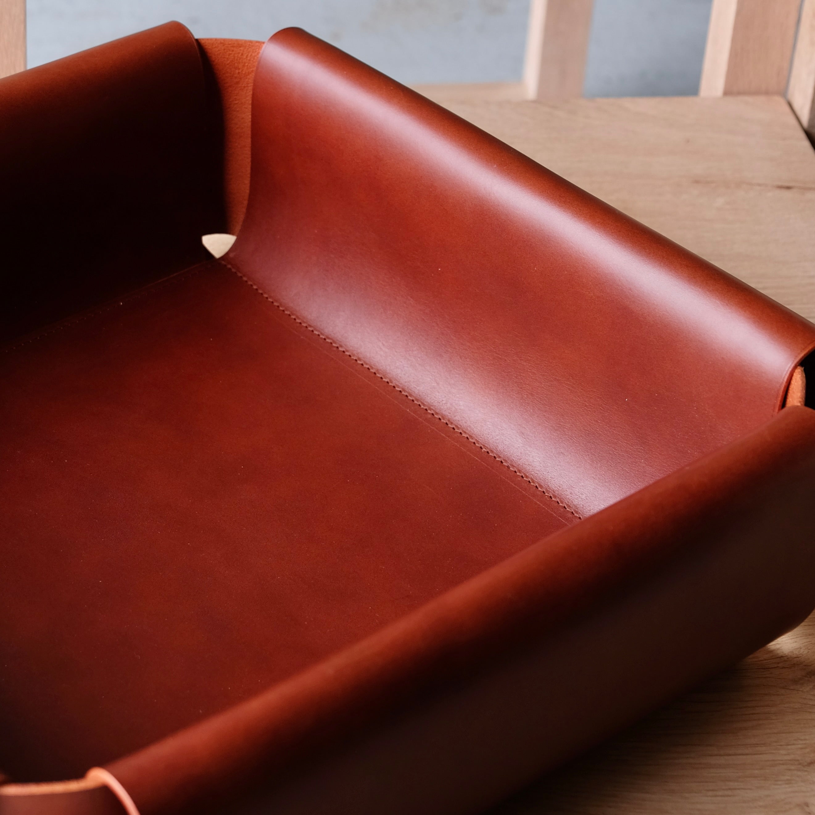 Medium Assembly Tray